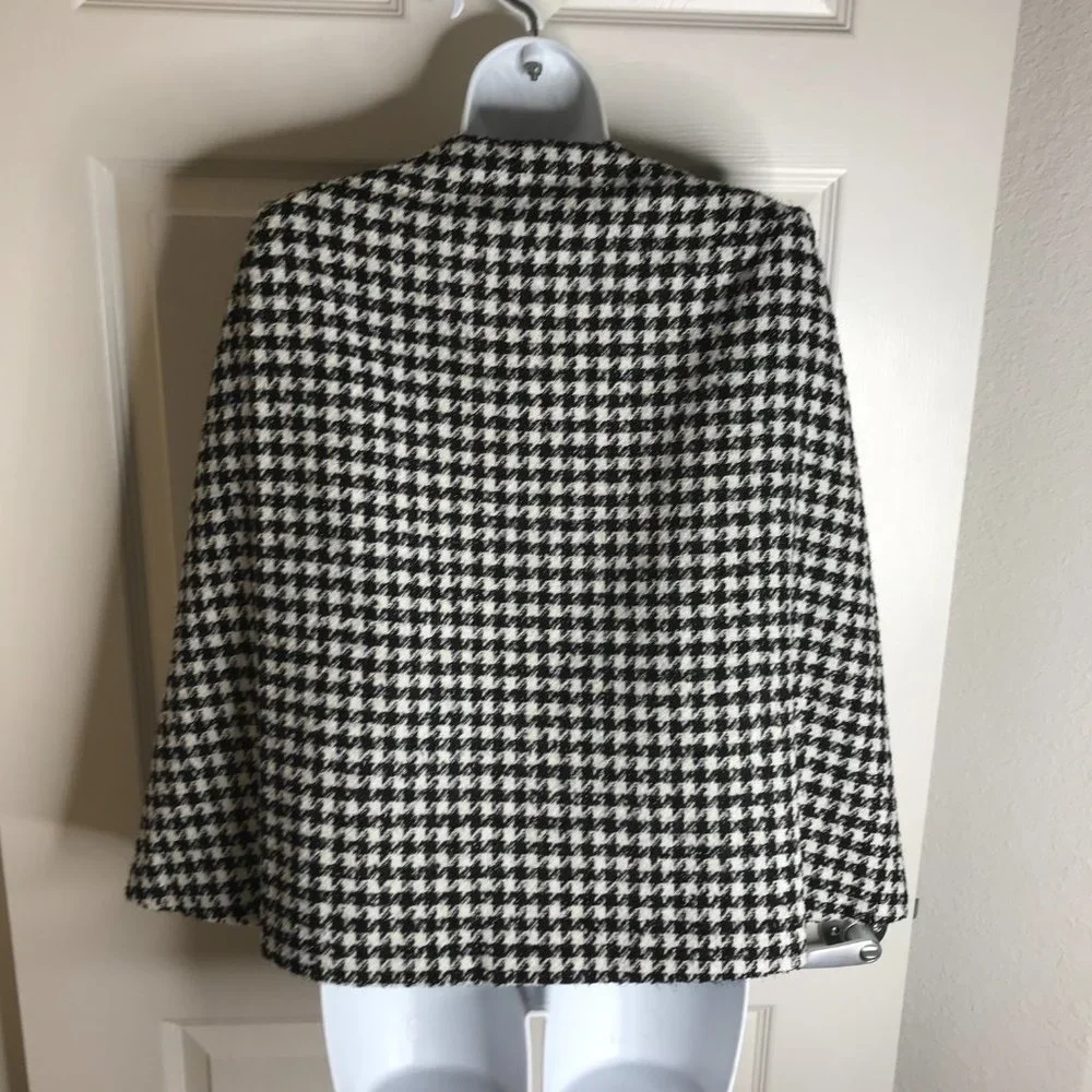 NWT SIX/FIFTY Women's Wrens Wool Blend Cape Black/Ivory Hounds Tooth ~ Size L - Picture 4 of 7